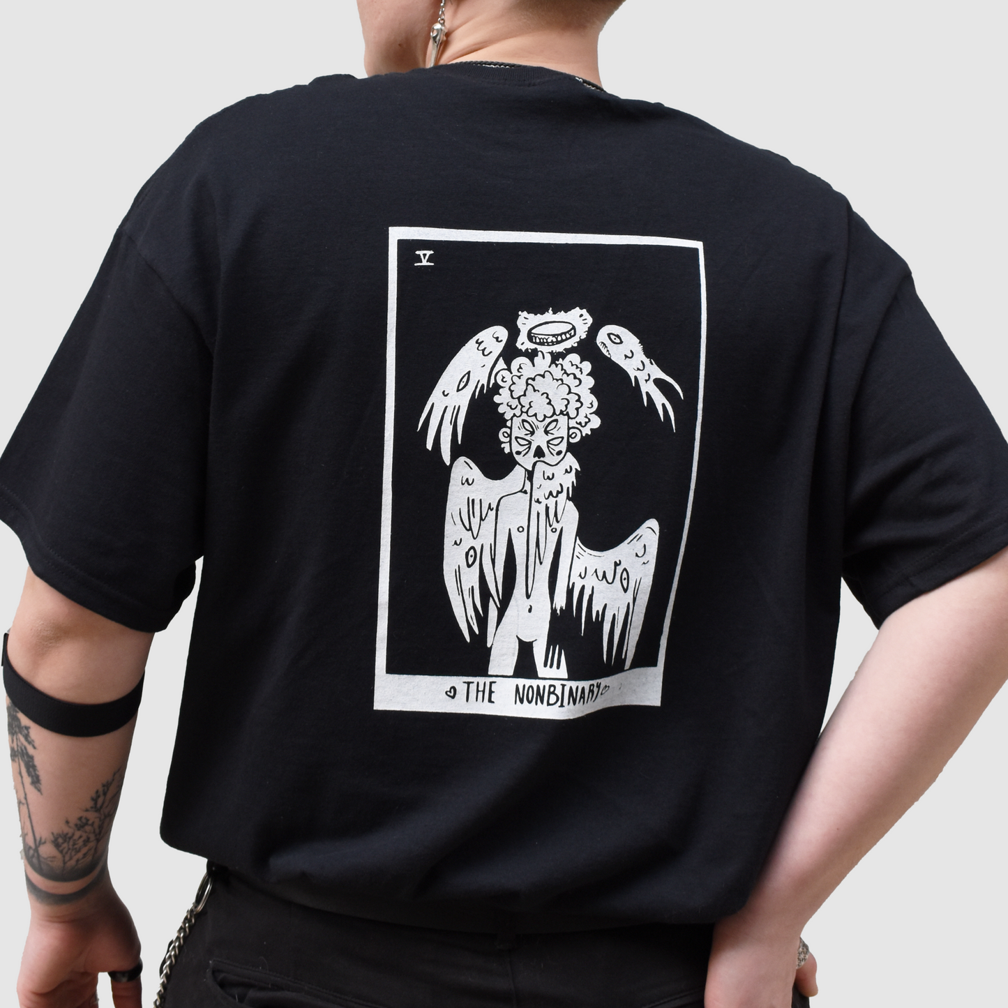 The nonbinary - tarot card t-shirt